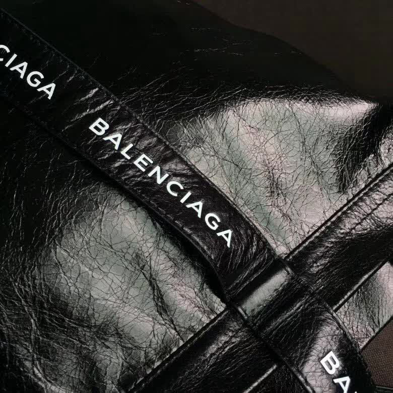 BALENCIAG巴黎世家 最新單手提購物袋 油蠟皮材質 簡單寬闊 購物包推薦款 超級大容量  BL1821